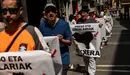 Manifestación convocada por LAB con el lema _Preso eta iheslariak etxeraekarri behar ditugu_. PABLO LASAOSA 02