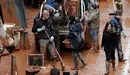 GRAFCAV156. ELIZONDO, 29/11/2018.- La actriz Marta Etura, durante el rodaje hoy en Elizondo de una de las escenas de la película de La Trilogía del Baztan que se está rodando en dicha localidad navarra. En Elizondo ha comenzado el rodaje de la segunda y la tercera película de la trilogía de la escritora Dolores Redondo, el "Legado en los huesos" y "Ofrenda a la tormenta", dirigidas por Fernando González Molina. EFE/Jesús Diges