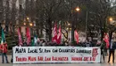 Concentración convocada por UGT, CCOO, ELA y LAB, para exigir que la Ley de Reforma del Mapa Local incorpore las demandas de estos sindicatos (01). IÑIGO ALZUGARAY