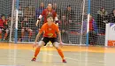 El navarro Uge por delante del portero Gustavo con el Ribera Navarra en Tudela. Photofutsal.