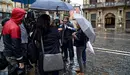 El candidato de Podemos a la Presidencia del Gobierno de Navarra, Mikel Buil, atiende a los medios en la plaza del Ayuntamiento de Pamplona (07). IÑIGO ALZUGARAY