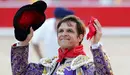 El torero Julián López El Juli durante la lidia a su segundo toro de la tarde, al que ha cortado una oreja, en la séptima de abono de la Feria del Toro de Pamplona para las fiestas de San Fermín 2019. EFE/Villar López