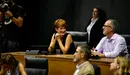 Los parlamentarios de EH Bildu, Bakartxo Ruiz y Adolfo Araiz, sonrientes durante la investidura de la socialista María Chivite como nueva presidenta del Gobierno de Navarra PABLO LASAOSA