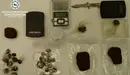Las básculas de precisión y la droga halladas en el interior de una bajera en Echavacoiz. POLICÍA MUNICIPAL DE PAMPLONA
