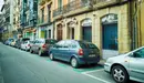Coches aparcados en la calle San Francisco de Pamplona. AYUNTAMIENTO DE PAMPLONA