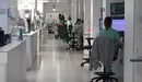 Zona de control médico en en la UCI del Complejo Hospitalario de Navarra. coronavirus