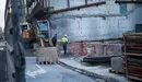 Varios trabajadores de la construcción trabajan en una obra el día en el que se reactiva la actividad laboral no esencial en Navarra para empresas cuyos empleados no puedan teletrabajar cuando se cumple un mes desde el inicio del estado de alarma decretado a consecuencia del coronavirus, en Pamplona (Navarra, España), a 14 de abril de 2020.

14 ABRIL 2020;PAMPLONA;NAVARRA;REANUDACION;TRABAJADORES;CORONAVIRUS;VIRUS

14/4/2020