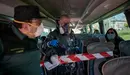 Trabajadoras de residencias de ancianos acuden a Refena a hacerse el test de coronavirus. PABLO LASAOSA