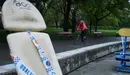 Una persona sale en bicicleta por la vuelta de Aranzadi durante el primer día de salida del confinamiento en Pamplona del Estado de Alarma ocasionado por el coronavirus COVID-19. En Pamplona, Navarra, España, a 02 de mayo de 2020.

Una persona sale en bicicleta por la vuelta de Aranzadi durante el primer día de salida del confinamiento en Pamplona del Estado de Alarma ocasionado por el coronavirus COVID-19. En Pamplona, Navarra, España, a 02 de mayo de 2020.


2/5/2020
