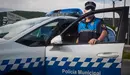 Policia Municipal de Pamplona realiza vigilancia desde el vehículo policial durante un control de movilidad realizado en Pamplona, Navarra, España, a 8 de mayo de 2020.

Policia Municipal de Pamplona realiza vigilancia desde el vehículo policial durante un control de movilidad realizado en Pamplona, Navarra, España, a 8 de mayo de 2020.


8/5/2020
