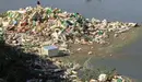 Imagen de archivo de un río lleno de basura. ARCHIVO