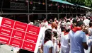 Imagen superpuesta de los nuevos boletos creados por Cáritas ante la cancelación de la tómbola de San Fermín 2020.