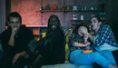Un grupo de jóvenes ve una película de terror ARCHIVO