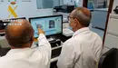 Investigadores buscan coincidencias con la huella dactilar hallada en el escenario del robo. GUARDIA CIVIL
