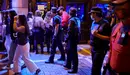 Policía Municipal y Policía Foral, en un dispositivo especial, desalojan la calle Comedias. PABLO LASAOSA