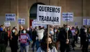 La Asociación de Hostelería y Turismo de Navarra y la Asociación Navarra Pequeña Empresa de Hostelería organizan una concentración frente al Palacio de Navarra para reclamar un plan de rescate urgente para el sector. PABLO LASAOSA