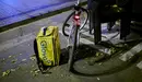 Repartidores de comida a domicilio de la empresa “Glovo” recorren las calles de Pamplona llevando pedidos. PABLO LASAOSA
