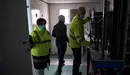 Despliegue del hospital móvil que recorrerá en las próximas semanas diferentes localidades navarras con el objetivo de apoyar la vacunación frente al Covid-19 en la Comunidad foral. PABLO LASAOSA