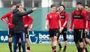 Jagoba Arrasate hablando con sus jugadores en Tajonar. CA Osasuna.
