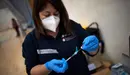 Inicio de la vacunación del coronavirus a las personas mayores de 90 años en el polideportivo de Azpilagaña. PABLO LASAOSA