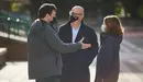 El consejero de Educación, Carlos Gimeno, visita las obras finalizadas de la construcción de la cubierta del patio del Instituto de Educación Secundaria Iturrama en Pamplona. PABLO LASAOSA