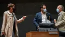 La Presidenta del gobierno de Navarra, María Chivite, señala a Adolfo Araiz, portavoz de Eh bildu, durante el pleno parlamentario de este jueves. MIGUEL OSÉS