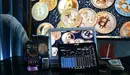 Un analista de criptomonedas con diverso material tecnológico. NAVARRACOM