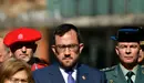 Javier Remírez, vicepresidente del Gobierno de Navarra junto a Guardia Civil y Policía Foral. PABLO LASAOSA