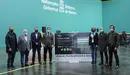 Junto al cartel la consejera Rebeca Esnaola y el consejero de Cultura y Política Lingüística del Gobierno Vasco, Bingen Zupiria, acompañados por representantes de las federaciones de pelota y la empresa Kimet Sport. GOBIERNO DE NAVARRA