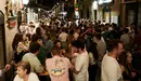 Cientos de personas disfrutan del primer juevintxo universitario del curso 2022-2023. PABLO LASAOSA