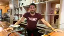 Jon Bilbao Fernández en el interior del bar Jeiki en Pamplona. Navarra.com