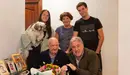 El alcalde homenajea a Dionisio Munárriz López, residente en Etxabakoitz, que ha cumplido 100 años. AYUNTAMIENTO DE PAMPLONA