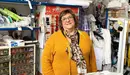 Lourdes Balda en la tienda de tejidos Tela Marinera en Burlada. Navarra.com