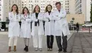 De izquierda a derecha: Paula Romano y María Gárate, coordinadoras de la Unidad Central de Ensayos Clínicos, y los doctores Anna Vilalta, María Rodríguez Ruiz e Ignacio Melero -investigador principal del ensayo. CLÍNICA UNIVERSIDAD DE NAVARRA
