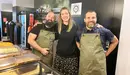 Ezequiel, Nuria y Josetxo en el interior de la cafetería Xalba en Pamplona. Navarra.com