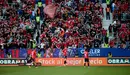 Los jugadores de Osasuna celebran el gol de Rubén García (1-0) durante el partido de La Liga EA Sports entre CA Osasuna y Sevilla FC disputado en el estadio de El Sadar en Pamplona. IÑIGO ALZUGARAY