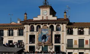 Bajada del &Aacute;ngel en la Plaza de los Fueros de Tudela. EFE / Villar L&oacute;pez