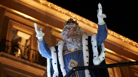 La magia de los tres Reyes Magos 'contagia' a Pamplona de felicidad
