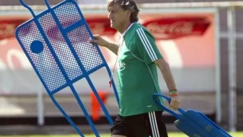 Enrique Martín, en un entrenamiento en Tajonar. /CA Osasuna.