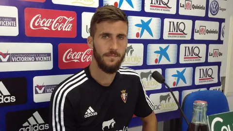 Oier Sanjurjo en rueda de prensa..