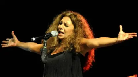 Lolita Flores en una actuación.