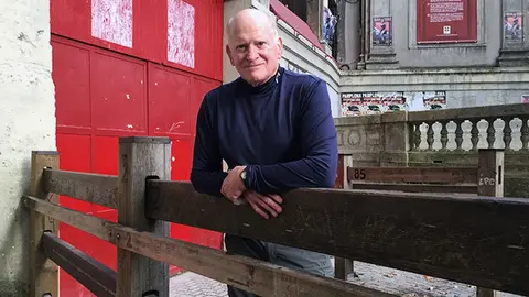 Phil Ward, el tío de Matthew Peter Tassio