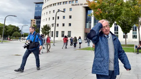 El exgerente de Osasuna, Ángel Luis Vizcay, a la salida de los juzgados de Pamplona.. PABLO LASAOSA.