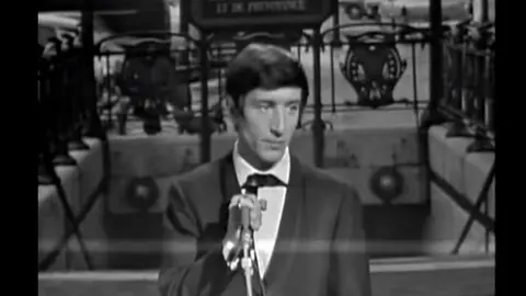 Leny Escudero canta Pour une amourette.