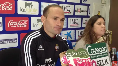 Nino en rueda de prensa en Tajonar.