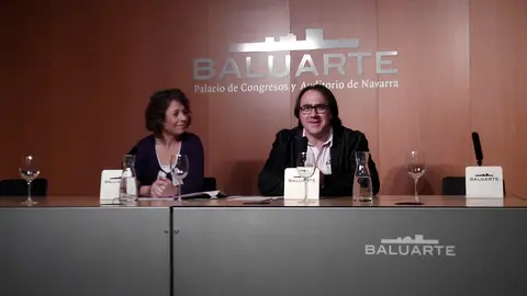 Pascual ochoa presentando el Concierto de Año Nuevo.