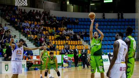 Partido del Planasa Navarra contra Cocinas.com en el pabellón Anaitasuna. IÑIGO ALZUGARAY. -18