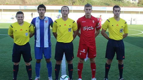 Trio arbitral y capitanes del Izarra-Sporting B.