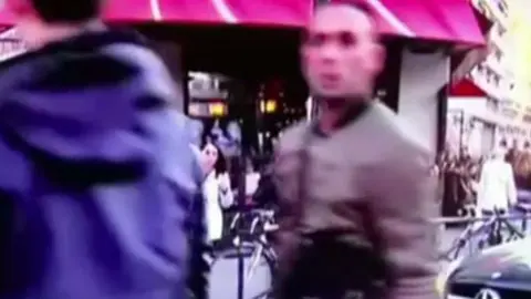 Uno de los terroristas grabado antes de los atentados