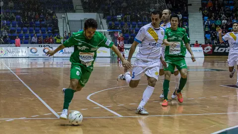 Partido entre Magna Gurpea y Catgas Santa Coloma disputado en el pabellón Anaitasuna. IÑIGO ALZUGARAY-10
